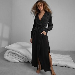 Lunya Washable Silk Long Robe in Immersed Black
